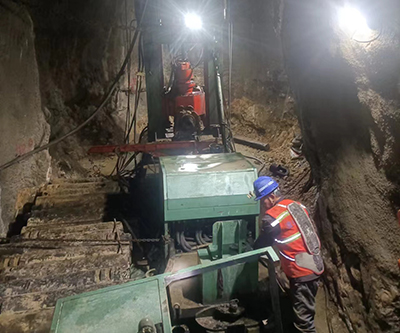 天井鉆機(jī)適用于多種地質(zhì)條件 天井鉆機(jī)適用于多種地質(zhì)條件