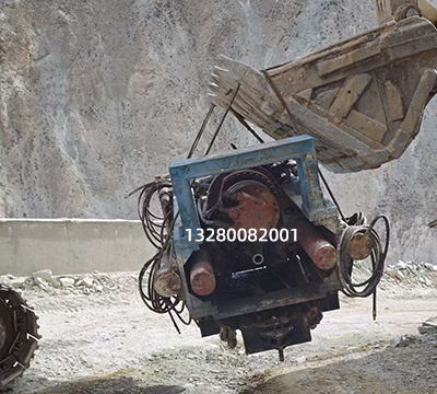 反井鉆機設(shè)備已順利運抵四川